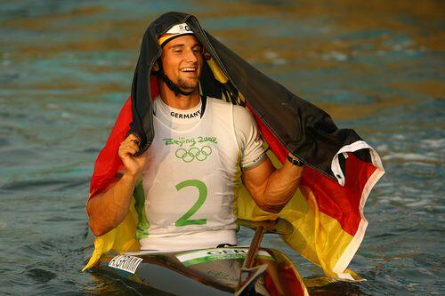 Das erste Gold f+r Schwarz-Rot-Gold: Kajakfahrer Alexander Grimm.