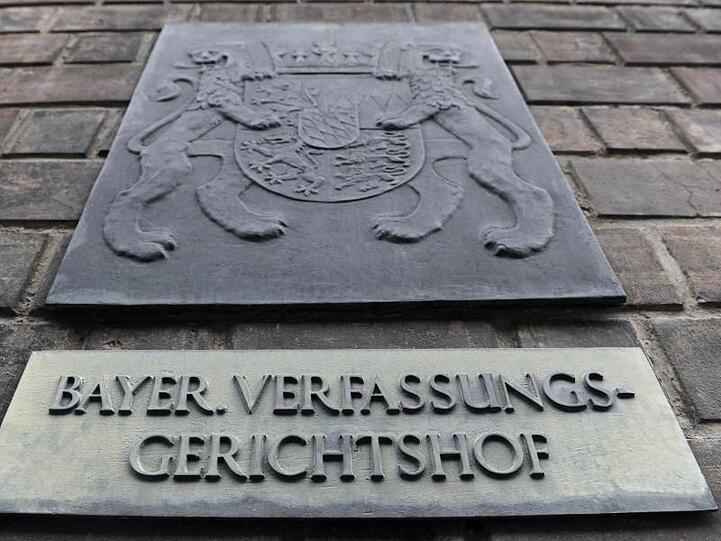 Eingang des Bayerischen Verfassungsgerichts im Justizpalast in München. (Symbolbild).