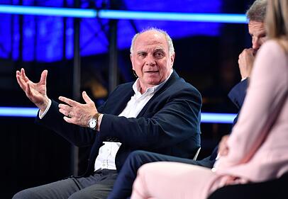 Uli Hoeneß, Ehrenpräsident des FC Bayern, steht wie kein Zweiter für den Erfolg und die Identität des Vereins. Uli Hoeneß, Ehrenpräsident des FC Bayern, steht wie kein Zweiter für den Erfolg und die Identität des Vereins.