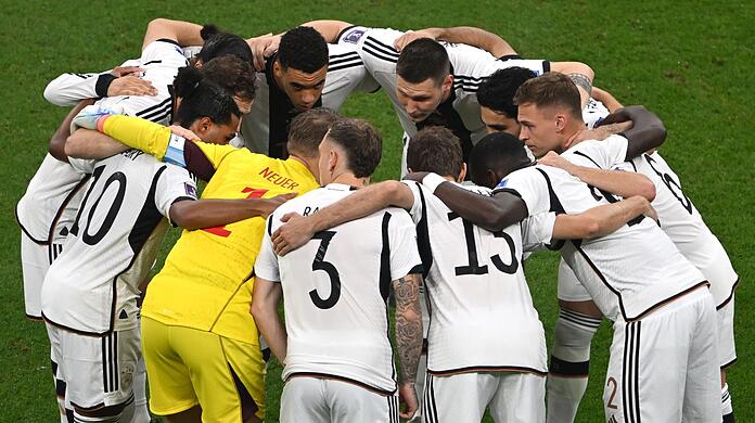 Letzte Motivation: Die DFB-Spieler vor dem Anpfiff.