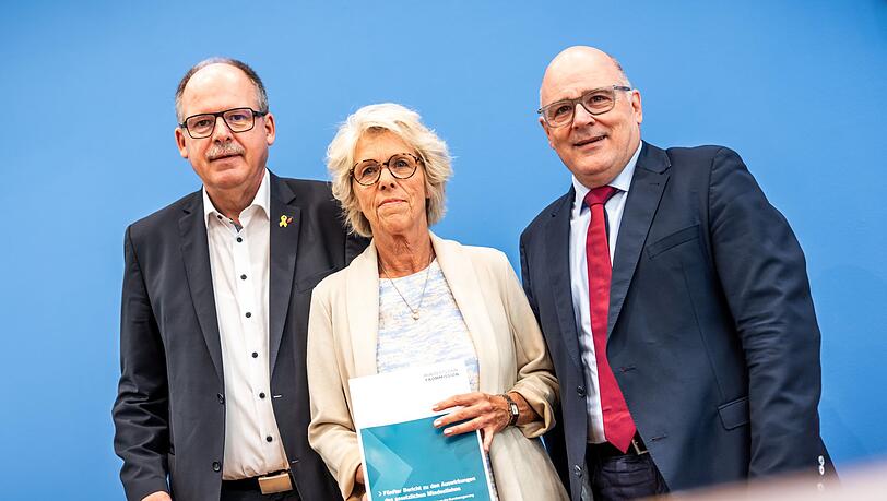 Die Mindestlohnkommission präsentiert das Mindestlohn-Ergebnis. Die Mindestlohnkommission präsentiert das Mindestlohn-Ergebnis.