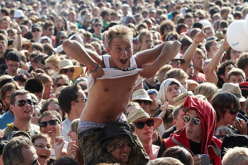 Sonne, Beats und gute Laune: Hunderttausende Musikfans feiern bei den Festivals "Rock im Park" in Nürnberg und "Rock am Ring" auf dem Nürburgring. Die besten Bilder des Wochenendes.