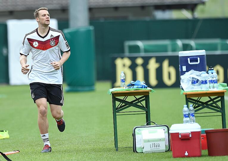 ... Manuel Neuer,...