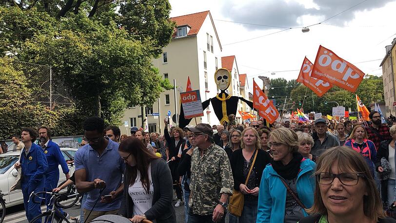 Motto: ausspekuliert! Am Samstag kamen um die 10.000 Menschen zur großen Demo gegen Spekulanten, Mietwahnsinn und für mehr Mieterschutz nach München.