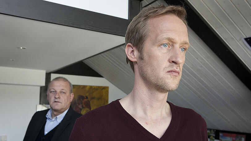 "Wilsberg: Aus Mangel an Beweisen": Georg Wilsberg (Leonard Lansink, l.) fühlt Thomas Rensing (Stephan Kampwirth) auf den Zahn