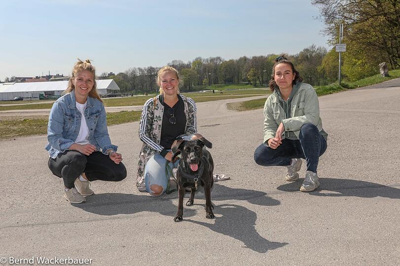 Alexa Steinke (39) betreibt mit ihrer Schwester Laura (34) seit letztem Sommer das Bauwagen-Café Steinchen in Laim: "Wir haben so viele Monate gekämpft, das brachliegende Grundstück in Laim von der Stadt pachten zu dürfen und viel in die Bauwagen und Container investiert. Dann lief es super letzten Sommer. Als Outdoor-Café sind wir ja ein perfektes Pandemiecafé mit viel Abstandsmöglichkeiten unter freiem Himmel. Bei uns kommt jeder gerne: junge Leute, Eltern mit Kindern, die Rentner aus der Nachbarschaft, einfach schön. Die Leute lieben unsere bayerischen Tapas in Gläschen, die Salate, die Kuchen. Vier Monate waren wir ab Juli offen. Dann war alles vorbei. Wir haben anfangs ein To-go-Geschäft versucht, aber das lohnt sich nicht bei uns. Jetzt sind acht Aushilfen ohne Jobs, wir müssen trotzdem die Betriebskosten weiter zahlen, die Blumen gießen, die Buchhaltung machen. Und den Abwasserkanal abzahlen, den wir haben legen lassen. Trotzdem leben wir noch, weil wir Hilfen bekommen haben und Rücklagen hatten. Aber wir wollen arbeiten. Wir könnten die Außengastro sofort aufmachen! Die Leute können bei uns viel geschützter sitzen als ohne Hygieneregeln irgendwo im Park. Die Außengastro geschlossen zu lassen, macht doch überhaupt keinen Sinn."