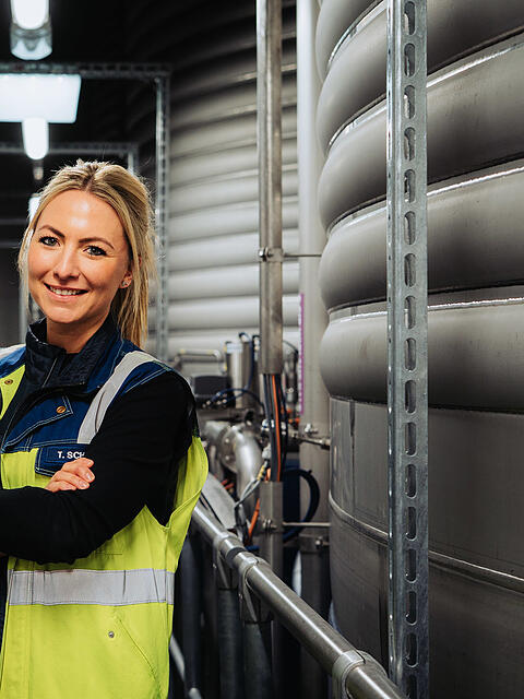 Theresa Schmidt hat vor zehn Jahren bei Paulaner ein Praktikum gemacht, vor drei Jahren kam sie zur&uuml;ck - nach zwei Studien und einem USA-Aufenthalt. Die Projektmanagerin sorgt daf&uuml;r, dass das Bier und die Limonaden immer gleich schmecken. Und sie hat die Rezeptur f&uuml;r die neue Cola mitentwickelt.