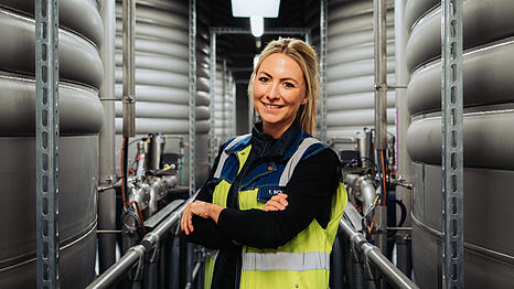 Theresa Schmidt hat vor zehn Jahren bei Paulaner ein Praktikum gemacht, vor drei Jahren kam sie zur&uuml;ck - nach zwei Studien und einem USA-Aufenthalt. Die Projektmanagerin sorgt daf&uuml;r, dass das Bier und die Limonaden immer gleich schmecken. Und sie hat die Rezeptur f&uuml;r die neue Cola mitentwickelt.