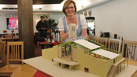 Ochsenbraterei-Wirtin Antje Schneider hatte viele eigene Ideen für "ihr" neues Wiesn- Festzelt.