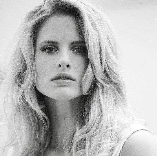 Janine (26)