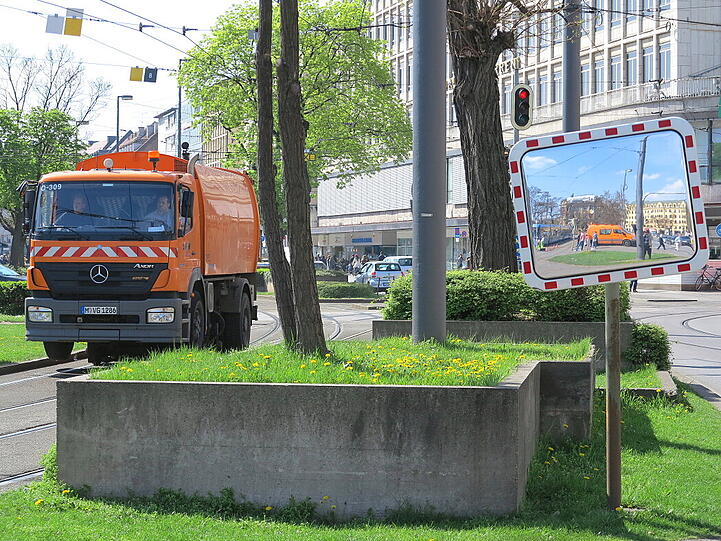 Was sein muss, muss sein: Bei der Trambahn am Stachus wird Frühjahrsputz gemacht. AZ-Leser Djordje Matkovic hat viele schöne Innenstadt-Impressionen eingefangen. Klicken Sie sich durch die Bilder.