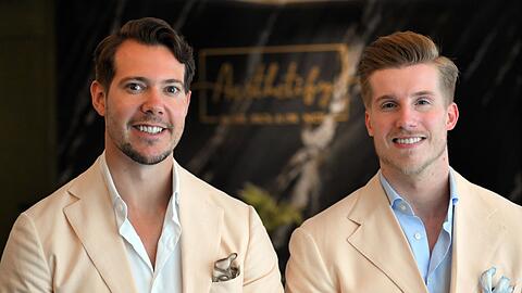 Das Unternehmen von "Dr. Rick und Dr. Nick" soll mit unzulässigen Bildern geworben haben.