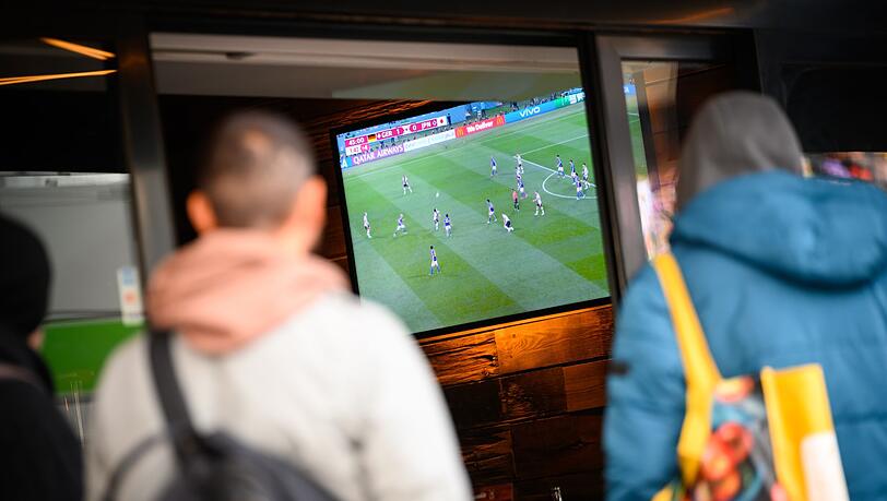 Viele Spiele bei der WM starten erst nach Mitternacht - und damit zu einer ungünstigen Zeit für die Gastronomie. (Archivbild) Viele Spiele bei der WM starten erst nach Mitternacht - und damit zu einer ungünstigen Zeit für die Gastronomie. (Archivbild)