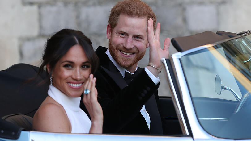 Bilder: Prinz Harry verlässt mit seiner Frau Meghan Windsor Castle. Sie fahren zum Hochzeitsfest im Frogmont House.