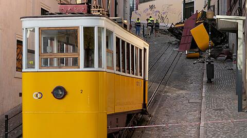 Die historische Standseilbahn aus dem 19. Jahrhundert ist eine der wichtigsten Touristenattraktionen der portugiesischen Hauptstadt Lissabon