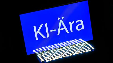 Das Wort des Jahres 2025 ist "KI-&Auml;ra". Voraussichtlich 2026 werden viele Verbraucherinnen und Verbraucher erstmals einer Weiterentwicklung der Technologie begegnen - beim Online-Einkauf. (Symbolbild)