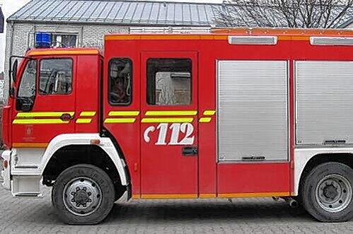 Die Feuerwehrautos konnten nicht zum Brandherd wegen des Schnees