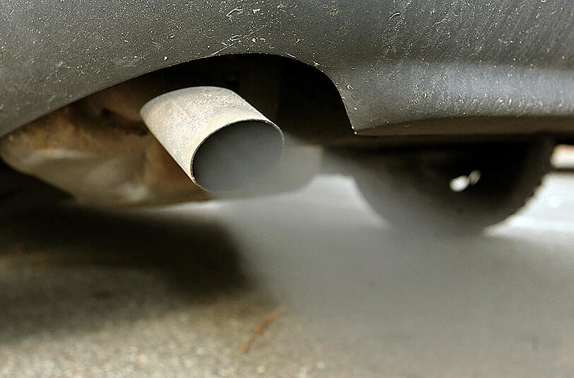 Für dieselbetriebene Autos könnte die Einfahrt in größere Städte Deutschlands in Zukunft schwierig werden. Berlin, München, Bremen und Stuttgart überlegen, Diesel-Fahrzeuge per Aufkleber aus der Stadt zu verbannen.
