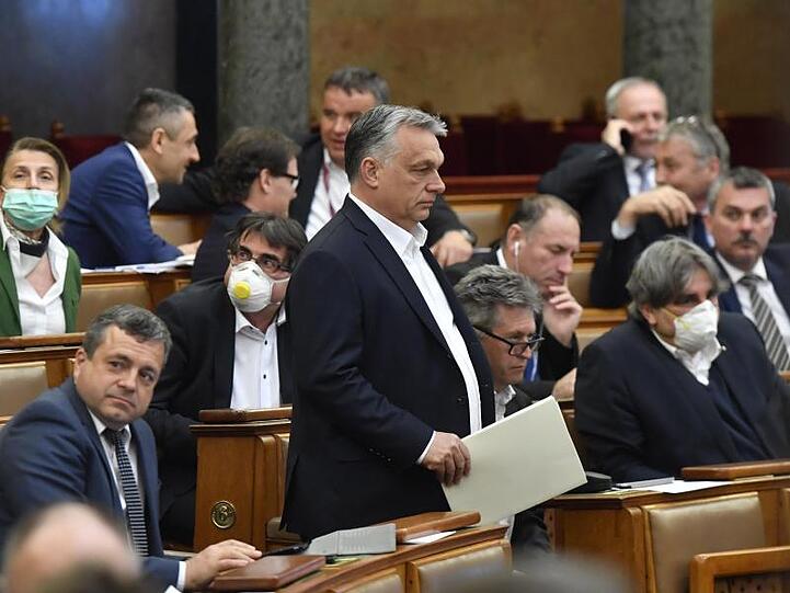 Weg in die Autokratie? Viktor Orban hat sich vom Parlament mit umfassenden Sondervollmachten ausstatten lassen.