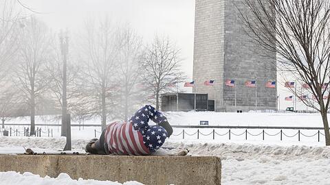 Die Eisesk&auml;lte in vielen Regionen der USA macht den Menschen zu schaffen.