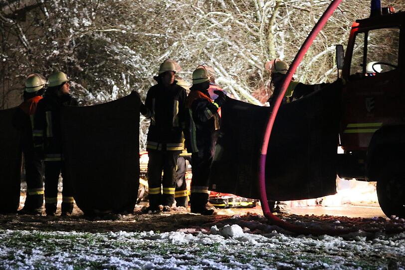 Das Haus in Pittenhart stand in den Abendstunden im Flammen.