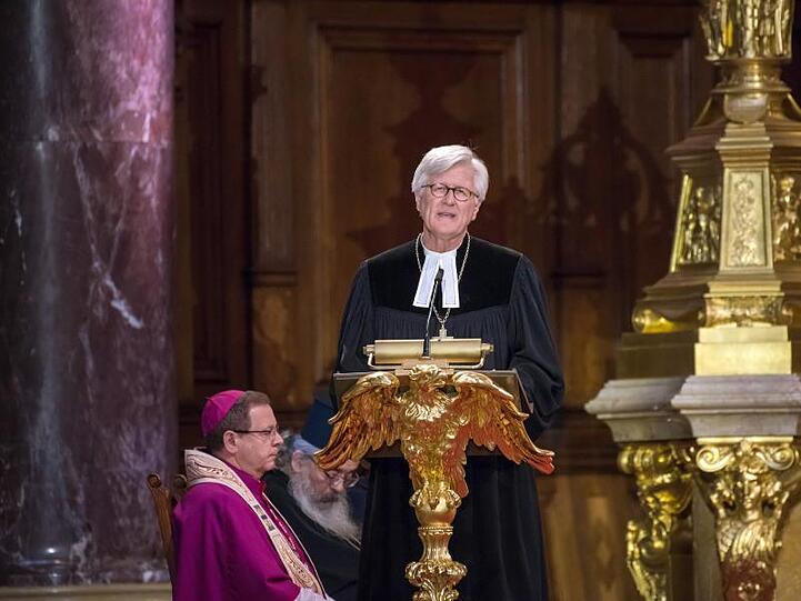 Heinrich Bedford-Strohm, Ratsvorsitzender der Evangelischen Kirche in Deutschland (EKD)und Georg Bätzing (l), der Vorsitzende der katholischen Deutschen Bischofskonferenz.