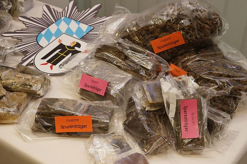 Haschisch und Marihuana: Am Freitag zeigten Polizei und Staatsanwaltschaft die sichergestellten Betäubungsmittel in dem Ermittlungsfall.