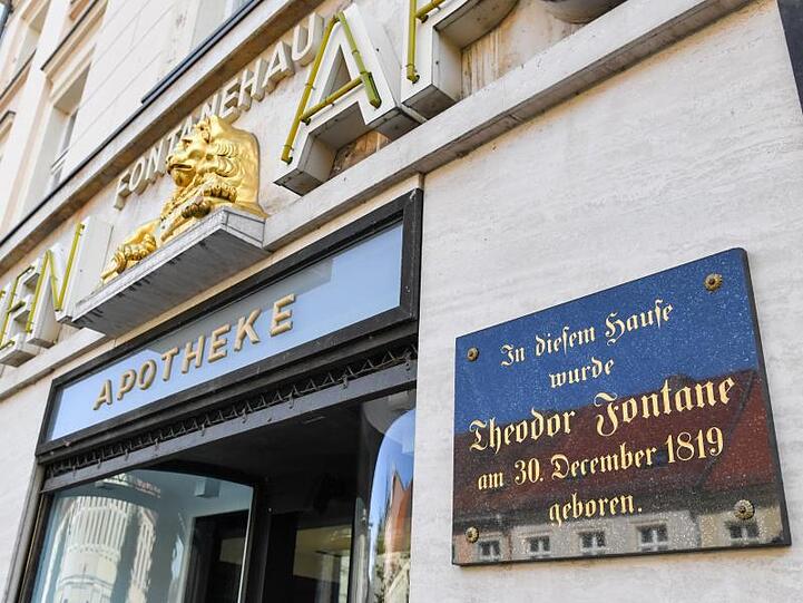 Das Geburtshaus von Theodor Fontane, in dem sich heute eine Apotheke befindet.