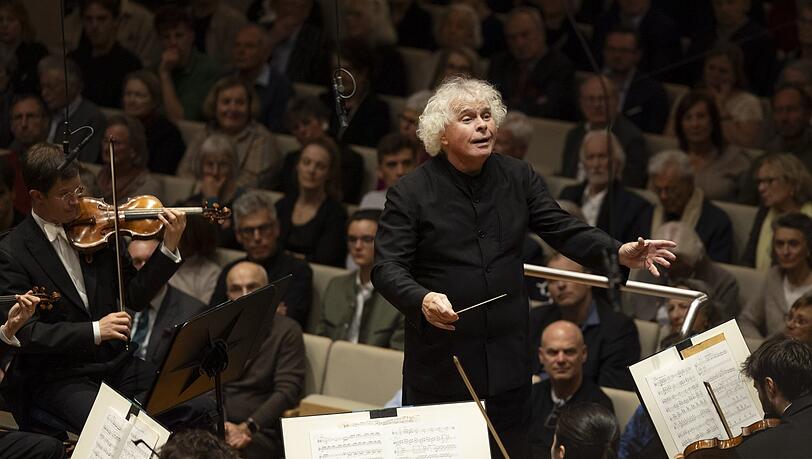 Simon Rattle und das Symphonieorchester des Bayerischen Rundfunks im Herkulessaal.