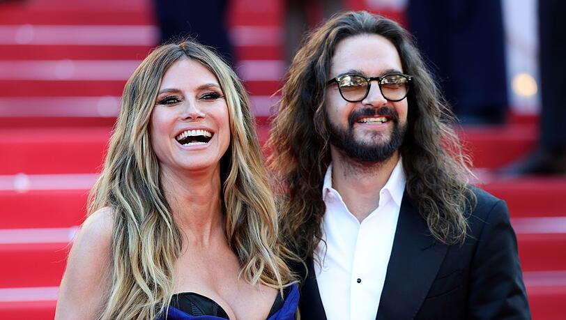 In seinem Podcast verriet Tom Kaulitz, welches Kleidungsst&uuml;ck seine Frau Heidi Klum an ihm "furchtbar" findet.