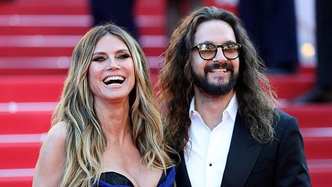 In seinem Podcast verriet Tom Kaulitz, welches Kleidungsst&uuml;ck seine Frau Heidi Klum an ihm "furchtbar" findet.