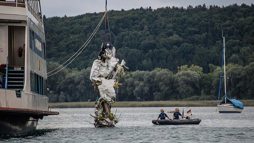 Kaum mehr als Flugzeug erkennbar: das Wrack aus dem Bodensee.