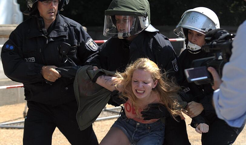 Femen-Proteste beim Obama-Besuch in Berlin.