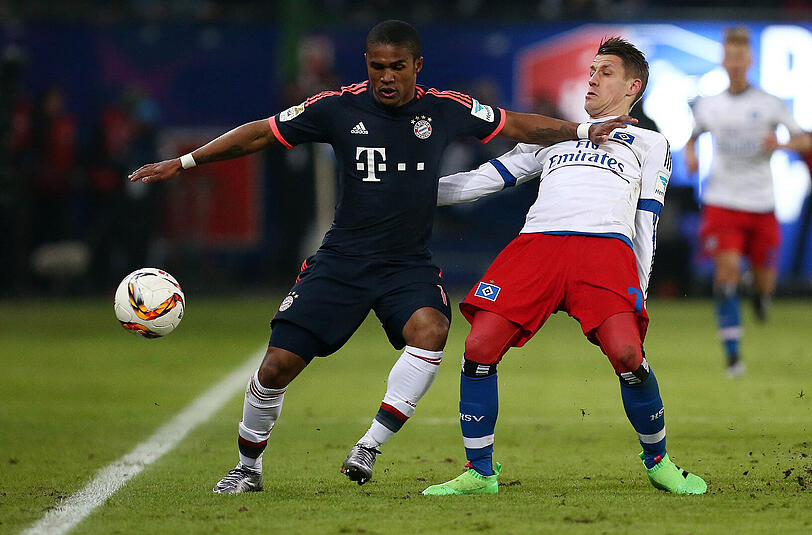 Douglas Costa: Note 2. Die Liga hat den Außenbahn-Derwisch wieder. Begann rechts, Ostrzolek mit Mühe und Handgreiflichkeit. In Halbzeit zwei meist links und zu schnell für den HSV.