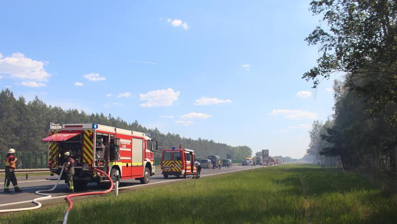 Die A10 ist wegen eines Waldbrandes zwischen dem Dreieck Havelland und Falkensee gesperrt. Die A10 ist wegen eines Waldbrandes zwischen dem Dreieck Havelland und Falkensee gesperrt.