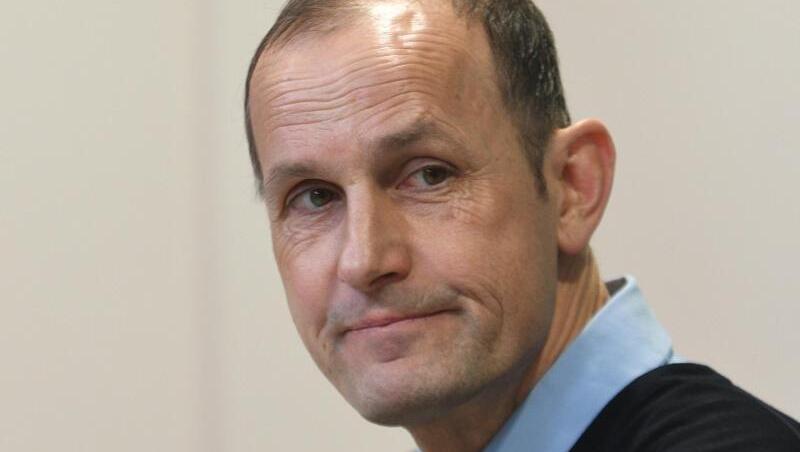 FCA-Coach Heiko Herrlich bezeichnete seinen Supermarktbesuch in der Quarantäne als "naiv, dumm oder doof". FCA-Coach Heiko Herrlich bezeichnete seinen Supermarktbesuch in der Quarantäne als "naiv, dumm oder doof".