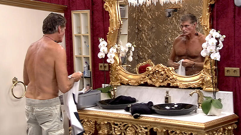 David Hasselhoff hat das "Promi Big Brother"-Haus nach vier Tagen verlassen. Seine besten Bilder aus dem Haus hier zum Durchklicken!