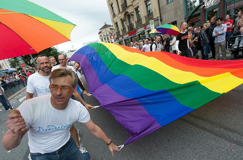 In wenigen Tagen ist es wieder so weit: Diesen Samstag beginnt in München die CSD-Pride-Week. Am 19. Juli zieht die bunte Politparade durch die Stadt.