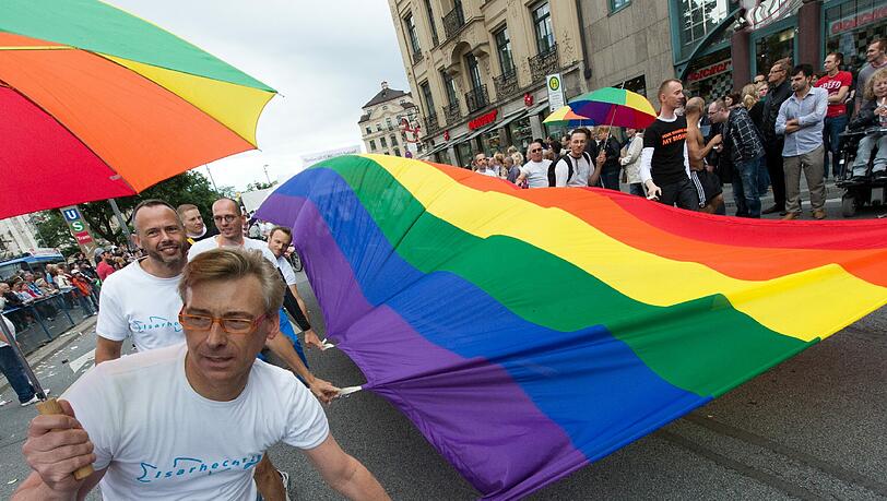 In wenigen Tagen ist es wieder so weit: Diesen Samstag beginnt in München die CSD-Pride-Week. Am 19. Juli zieht die bunte Politparade durch die Stadt.