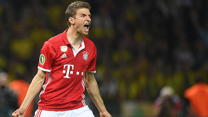 Die Fans des FC Bayern belohnen Thomas Müller für eine überragende Saison. Die Fans des FC Bayern belohnen Thomas Müller für eine überragende Saison.