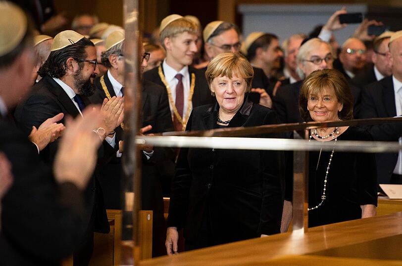 Angela Merkel bekam am Mittwoch die Ohel-Jakob-Medaille in Gold überreicht - die höchste Auszeichnung der israelitichen Kultusgemeinde.