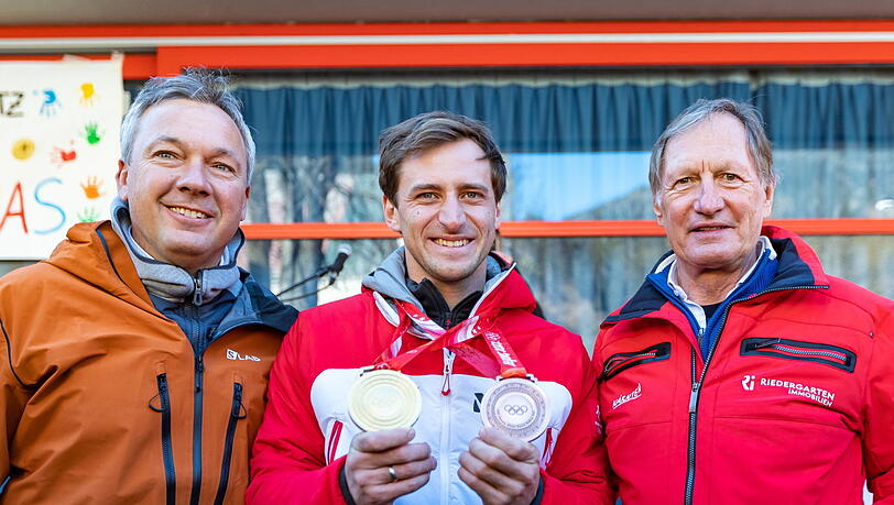 Rechts: Österreichs Ski-Legende Franz Klammer Rechts: Österreichs Ski-Legende Franz Klammer