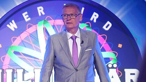Günther Jauch warnt einen Kandidaten bei "Wer wird Millionär?", nicht die Gunst des Publikums zu verspielen.