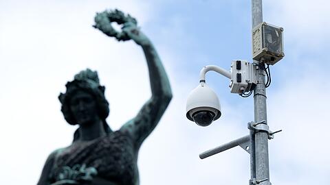 Die Video&uuml;berwachung auf dem Festgel&auml;nde f&uuml;hrte laut Polizei zur Identifizierung des Verd&auml;chtigen. (Symbolbild)