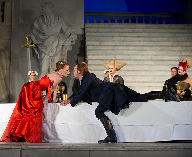 Nicholas Ofczarek und die österreichische Sängerin und Schauspielerin Birgit Minichmayr.