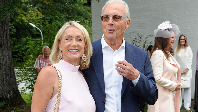 Auf der Hochzeit von Ralph Siegel zu Gast: Franz Beckenbauer und Ehefrau Heidi. Auf der Hochzeit von Ralph Siegel zu Gast: Franz Beckenbauer und Ehefrau Heidi.