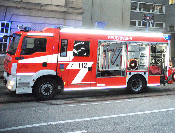 Die Mutter wollte nur kurz den Sohn zum Sportplatz bringen, als sie zurückkam stand die Feuerwehr vor der Tür (Symbolbild).