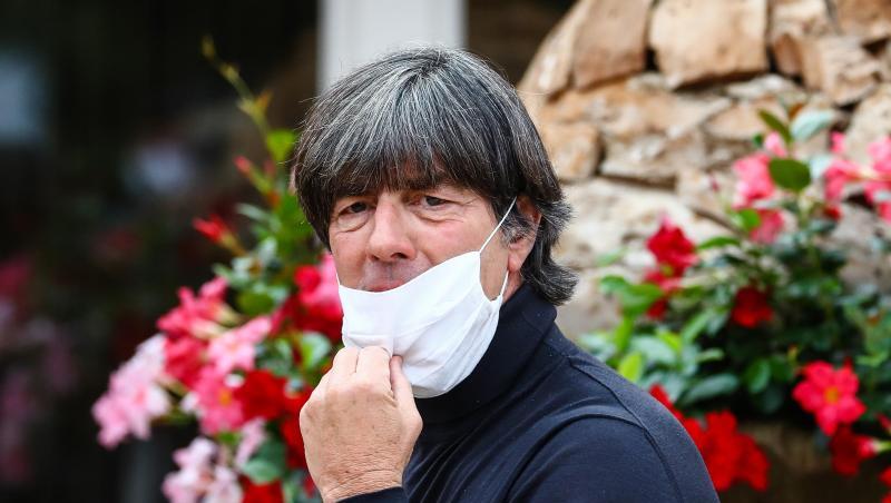Alles auf Anfang: Für Bundestrainer Jogi Löw und seine Spieler wird es am Donnerstag gegen Spanien wieder ernst.