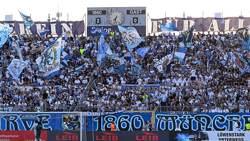 Freuen sich auf das Stadtderby: Die Fans des TSV 1860 München. (Archivbild) Freuen sich auf das Stadtderby: Die Fans des TSV 1860 München. (Archivbild)