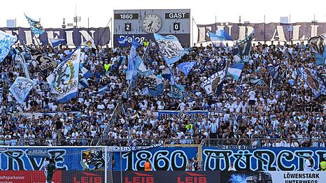 Freuen sich auf das Stadtderby: Die Fans des TSV 1860 M&uuml;nchen. (Archivbild)